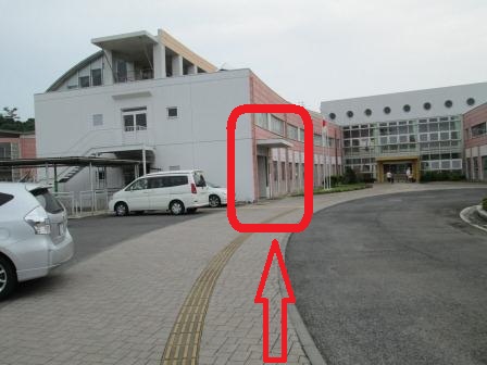 玄関へ